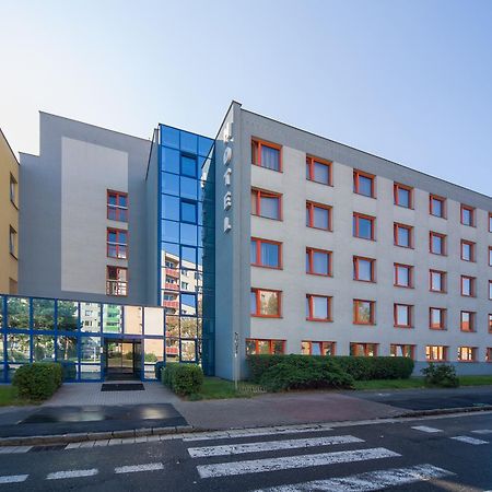 פארדוביצה Hotel Arnost Garni מראה חיצוני תמונה