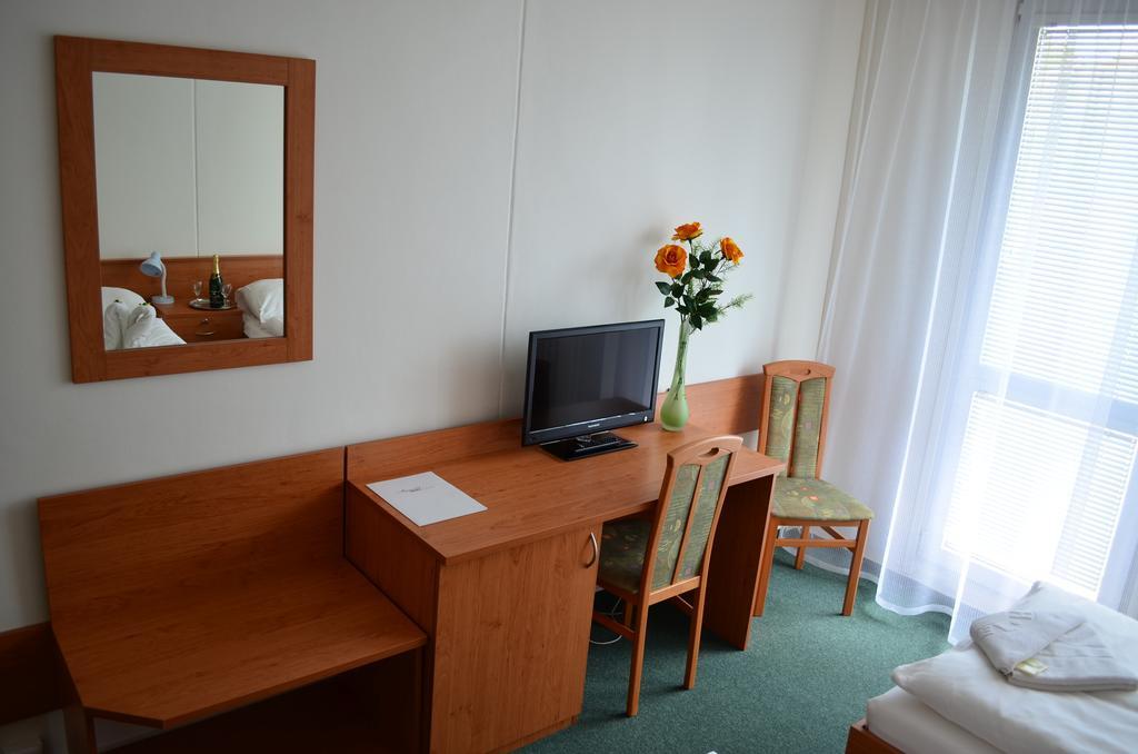 פארדוביצה Hotel Arnost Garni חדר תמונה