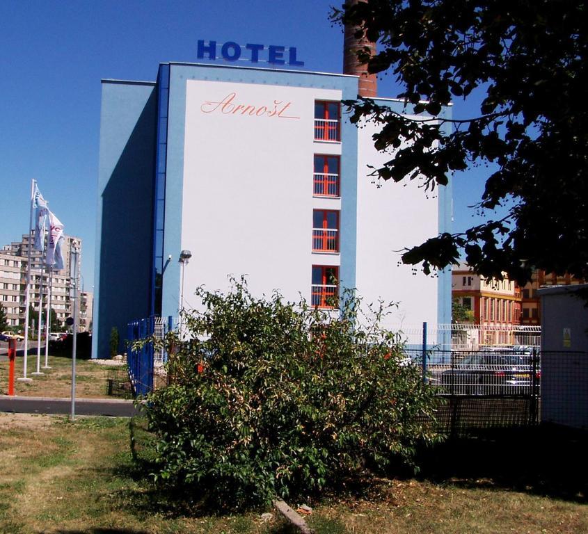 פארדוביצה Hotel Arnost Garni מראה חיצוני תמונה