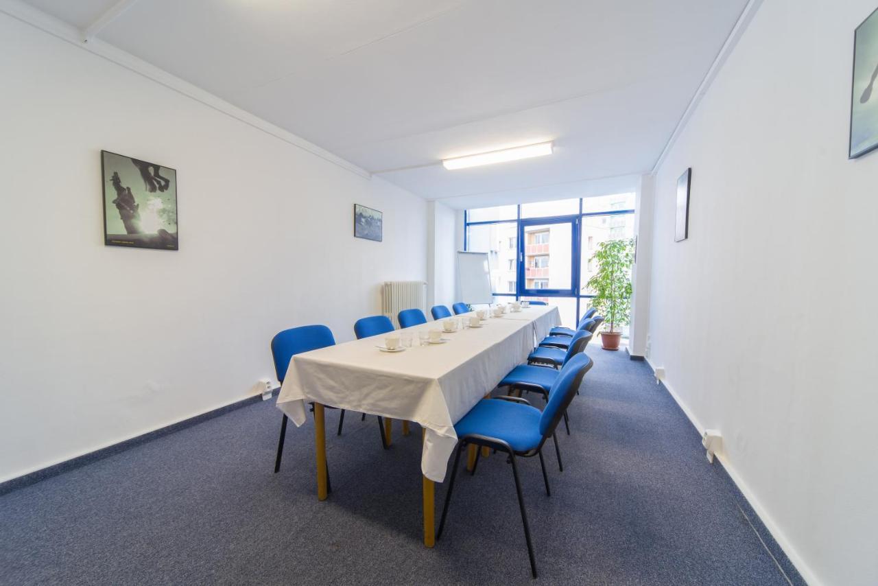 פארדוביצה Hotel Arnost Garni מראה חיצוני תמונה