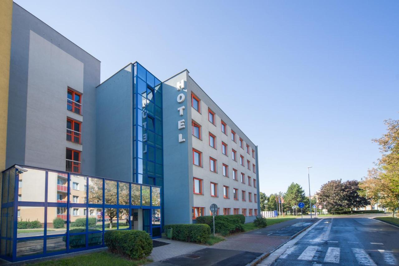 פארדוביצה Hotel Arnost Garni מראה חיצוני תמונה